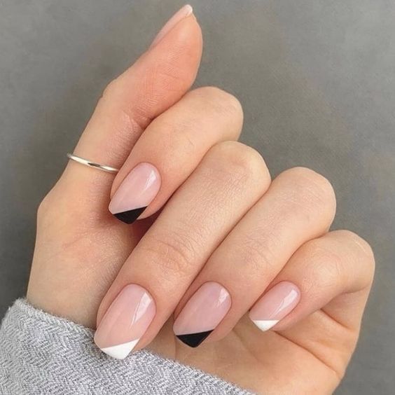 unhas decoradas 2021 com detalhes pretos e brancos contrastantes