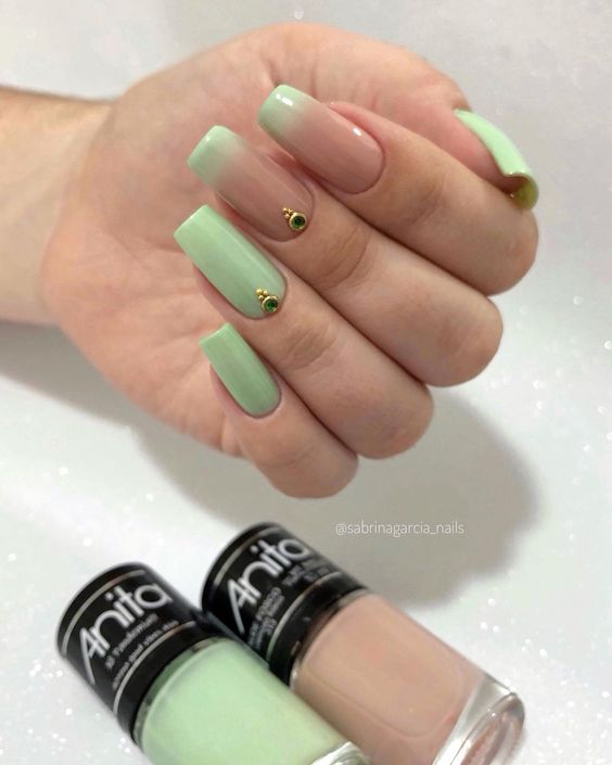 unhas de gel decoradas 2021 verdes e simples