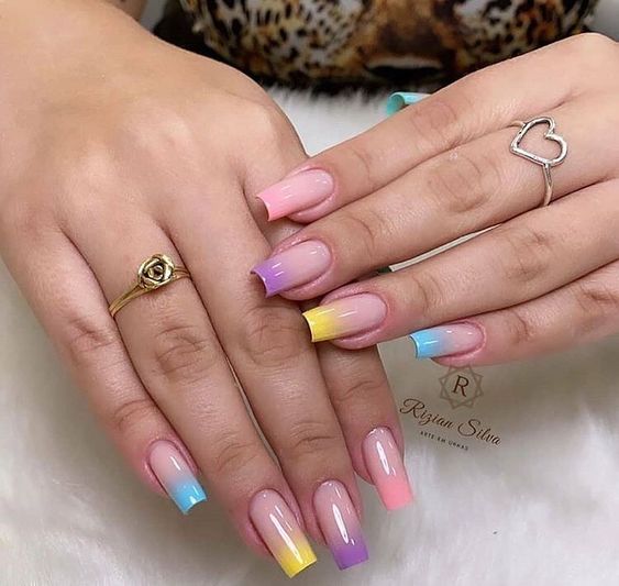 unhas de gel coloridas