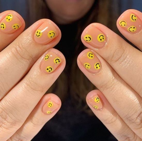 dica de unhas indie com desenhos de smiles