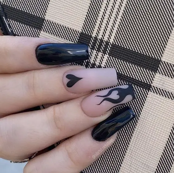 unhas lindas com detalhes em preto