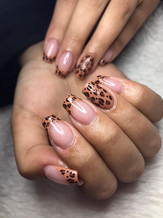 modelo de unha animal print de oncinha bonita