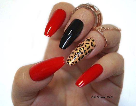 unhas animal print vermelhas e pretas