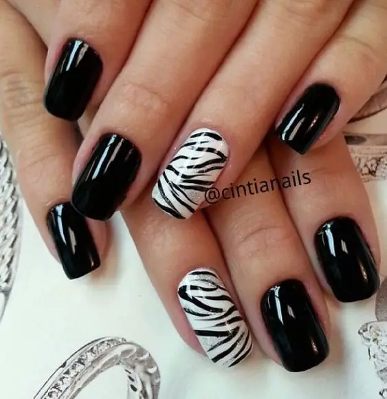 unhas animal print pretas e brancas nas cores de zebra