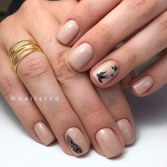 unhas de animal print com pássaros