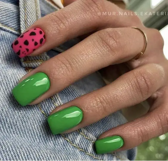 Unhas de cada signo verdes com rosa