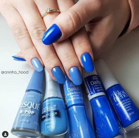 Unhas decoradas azuis para o signo de peixes