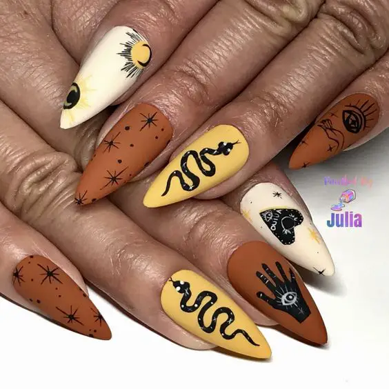 Unhas decoradas com diferentes desenhos