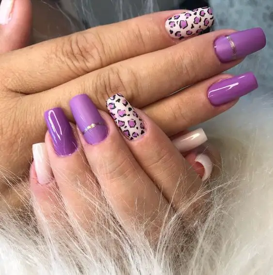 inspiração de unhas decoradas roxas claras