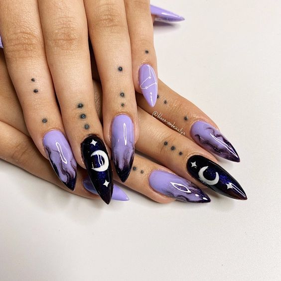 dica de unhas roxo com preto e desenhos da lua