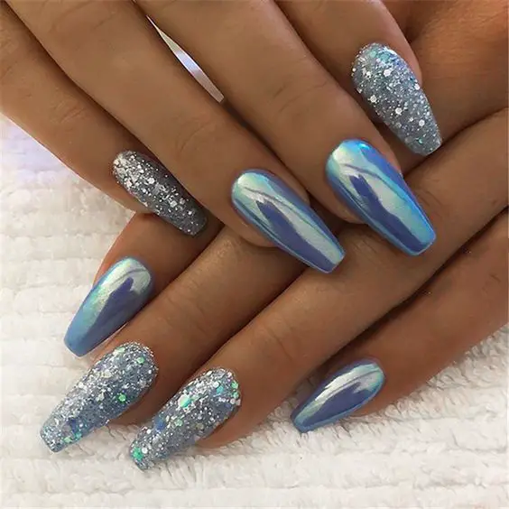 unhas decoradas para o ano novo 2022 azuis