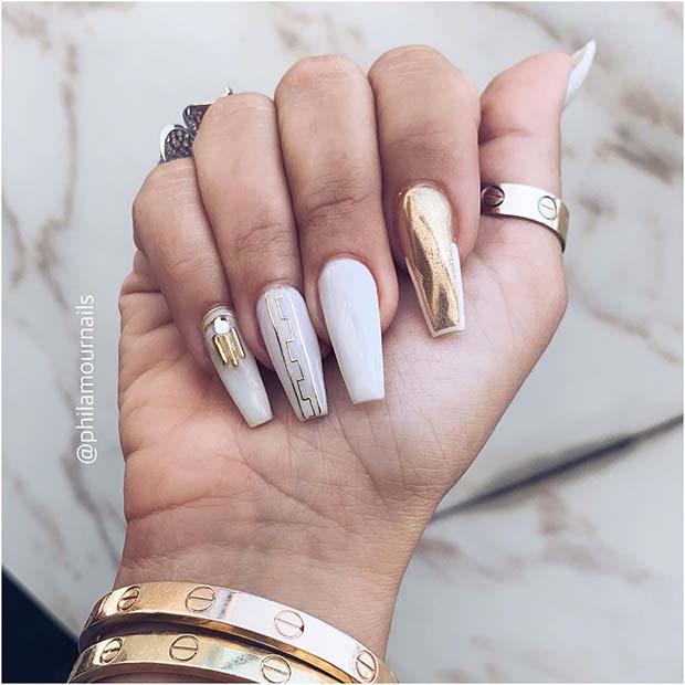 Unhas decoradas brancas com dourado