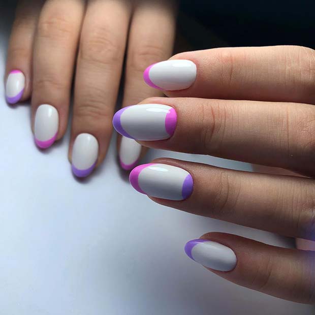 Demonstração de unhas brancas com rosa e roxo