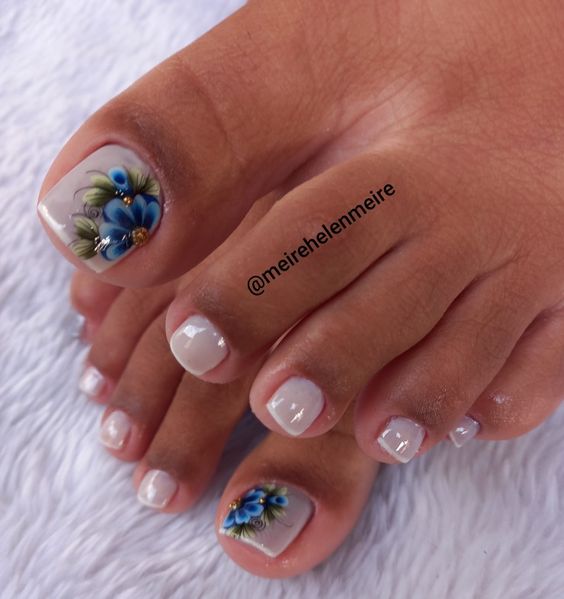 decoração em unhas dos pés com adesivos lindos