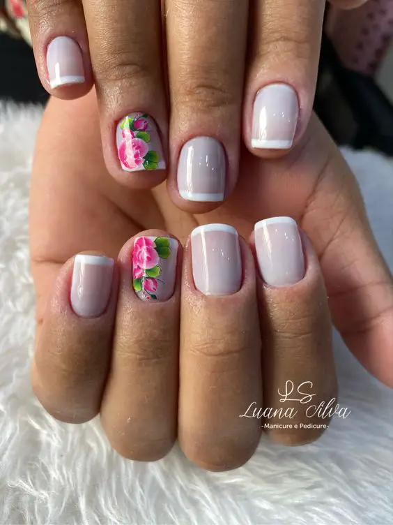 unhas simples com francesinha e adesivo 3d de flores