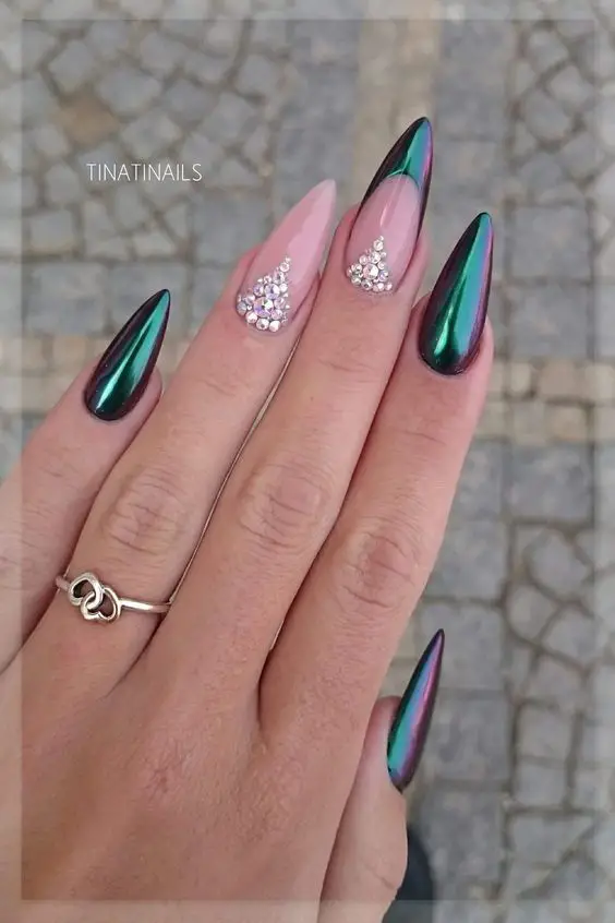 Lindas unhas holográficas verdes