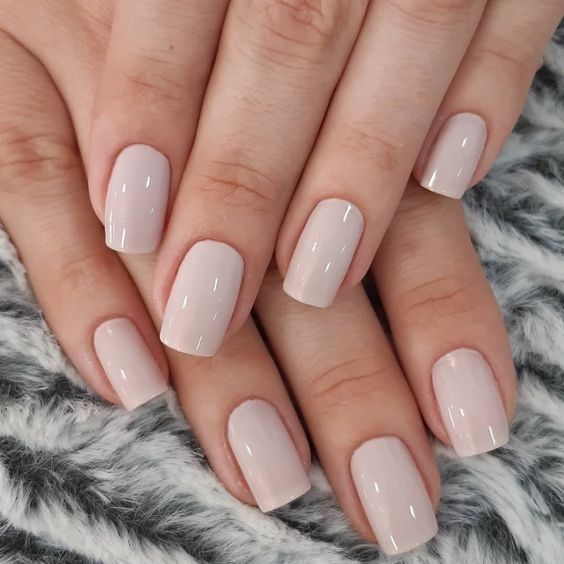 Esmaltação nude claro