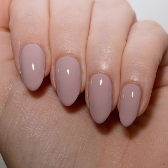 Unhas decoradas nude amendoadas