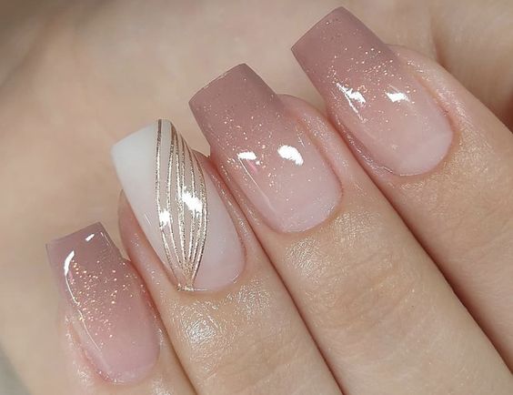 Esmaltação linda em unhas encapsuladas