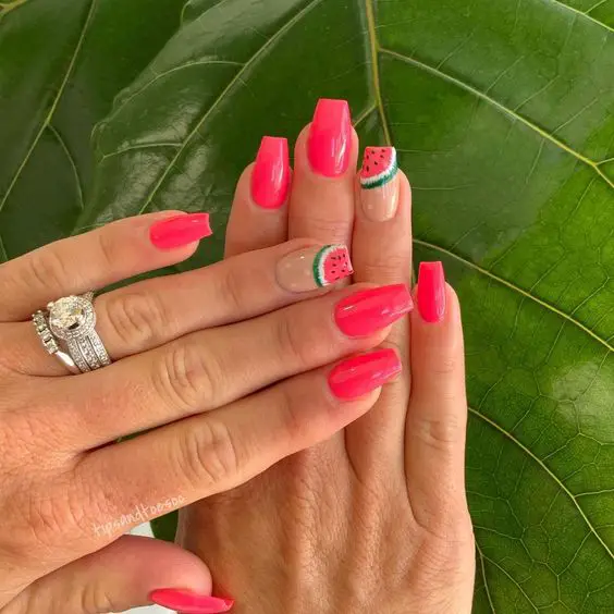 desenhos de melancia nas unhas decoradas coral