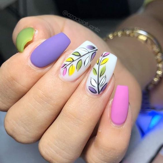 unhas de verão coloridas florais