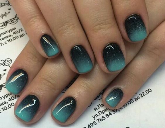 unhas decoradas ombre em tons de verde