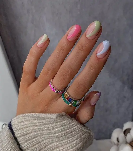 design orgânico colorido para unhas de verão