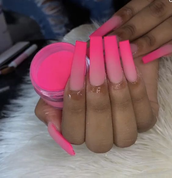 unhas longas acrílicas para o verão ombre rosa