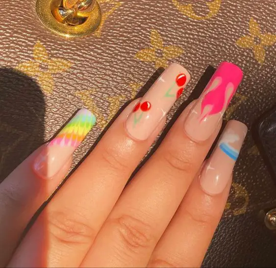 inspiração de unhas decoradas com desenhos divertidos