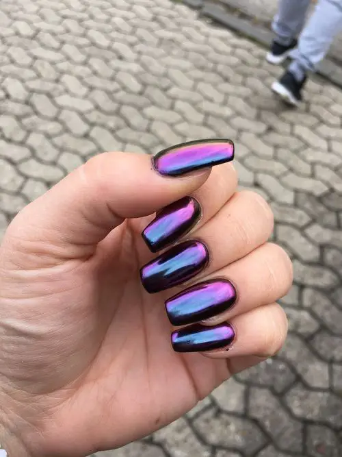 Modelo de unhas holográficas