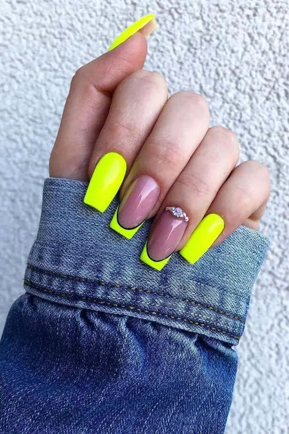 Unhas decoradas neon para o carnaval 2022