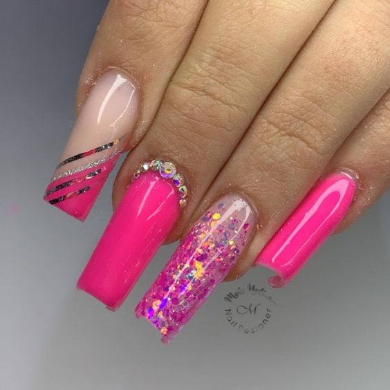 A cor mais linda para as unhas, rosa com glitter