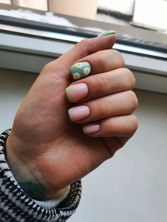 Unhas decoradas com francesinha verde e flores