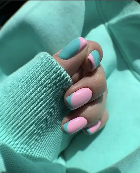 Esmaltação colorida com verde e rosa