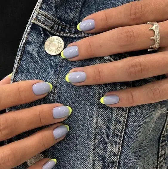 Esmaltação azul jeans e verde neon