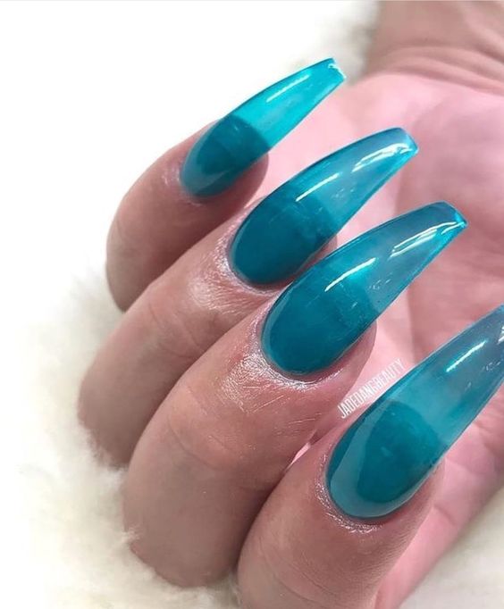 Modelo de jelly nails azul