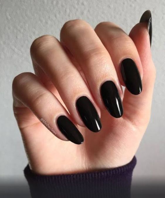 Lindas unhas total black