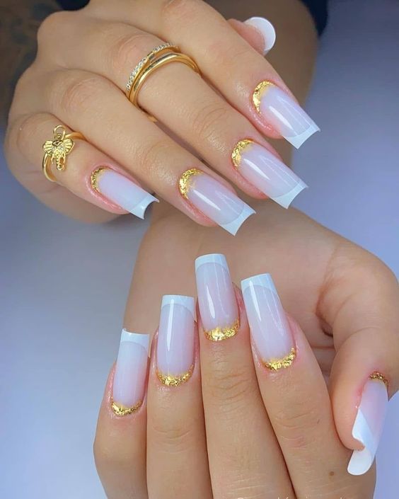 Lindas unhas com francesinha branca