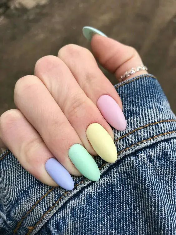 Esmaltação em tons pasteis matte coloridas