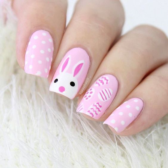 Manicure fofa rosa com coelhinhos e ovinhos