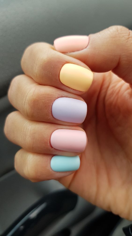 Exemplo de unhas uma de cada cor