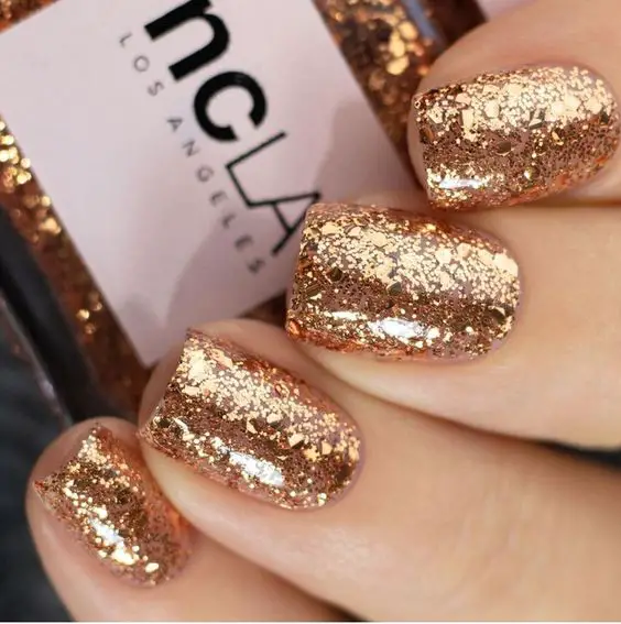 Exemplo de unhas total gold puro glitter