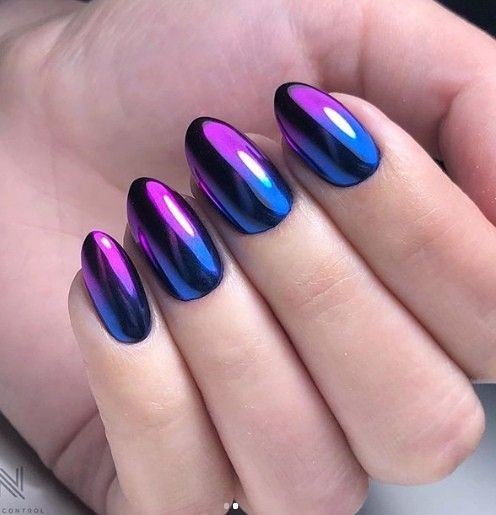 Nails coloridas cromadas azul e rosa