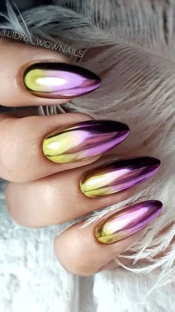 Exemplo de nail art coloridas metálicas