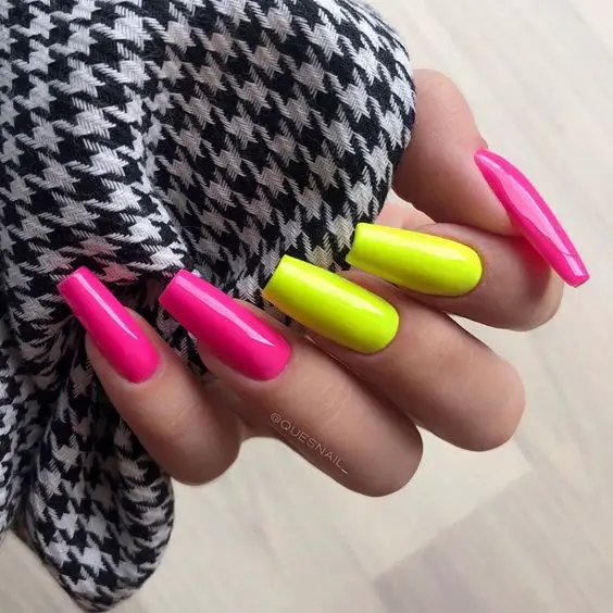 Lindas unhas neon rosa e amarela