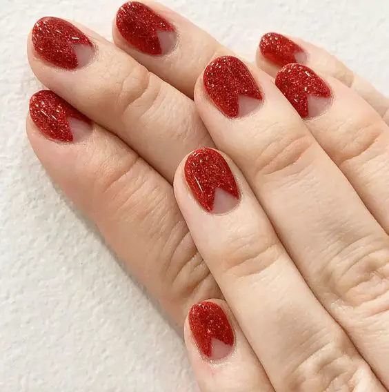 Decoração de unhas com glitter vermelho