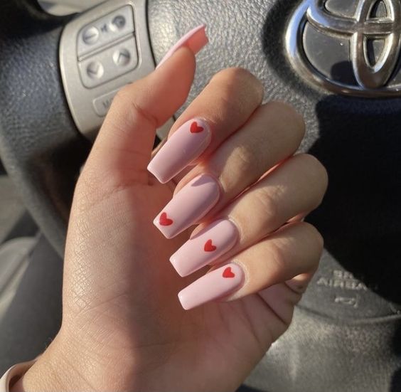 Minimalistas unhas para o dia dos namorados