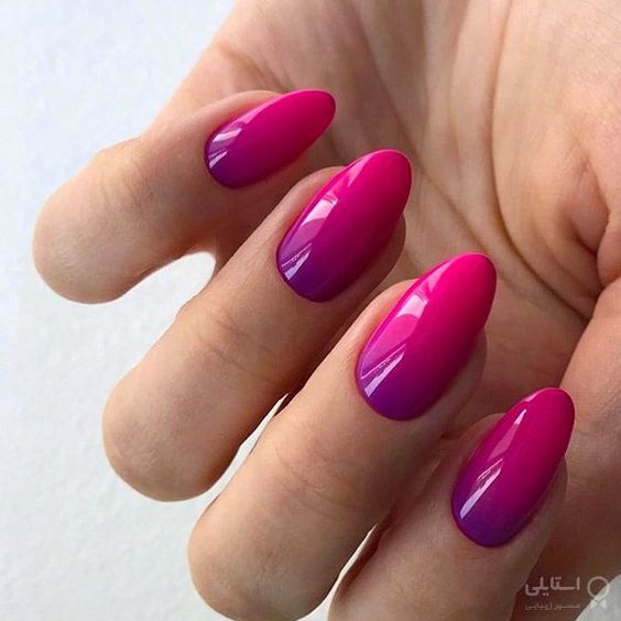 Modelo de unhas ombre roxo e rosa