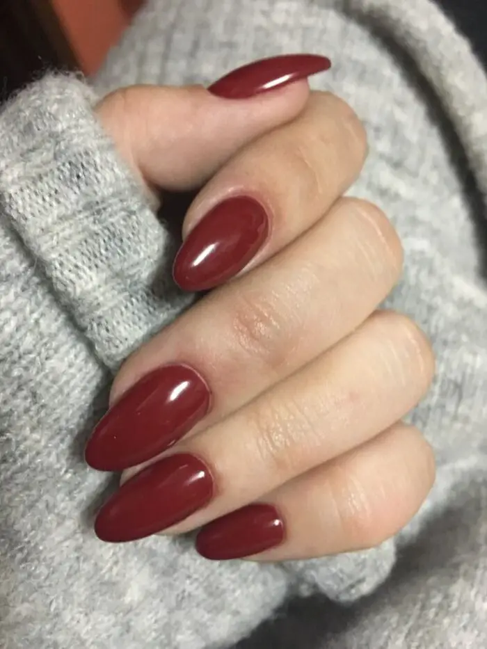 Decoração minimalista unhas bordo para o inverno 2022