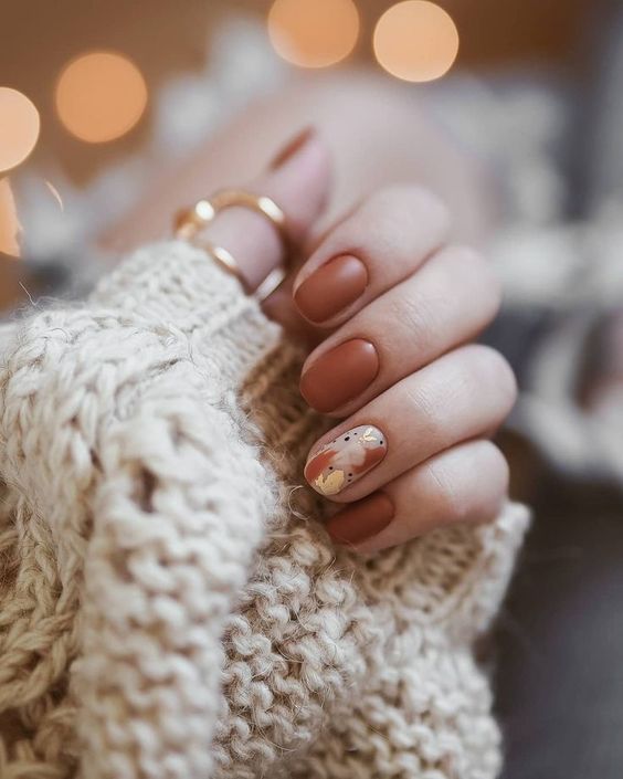 Tendência de unhas caramelo para o inverno